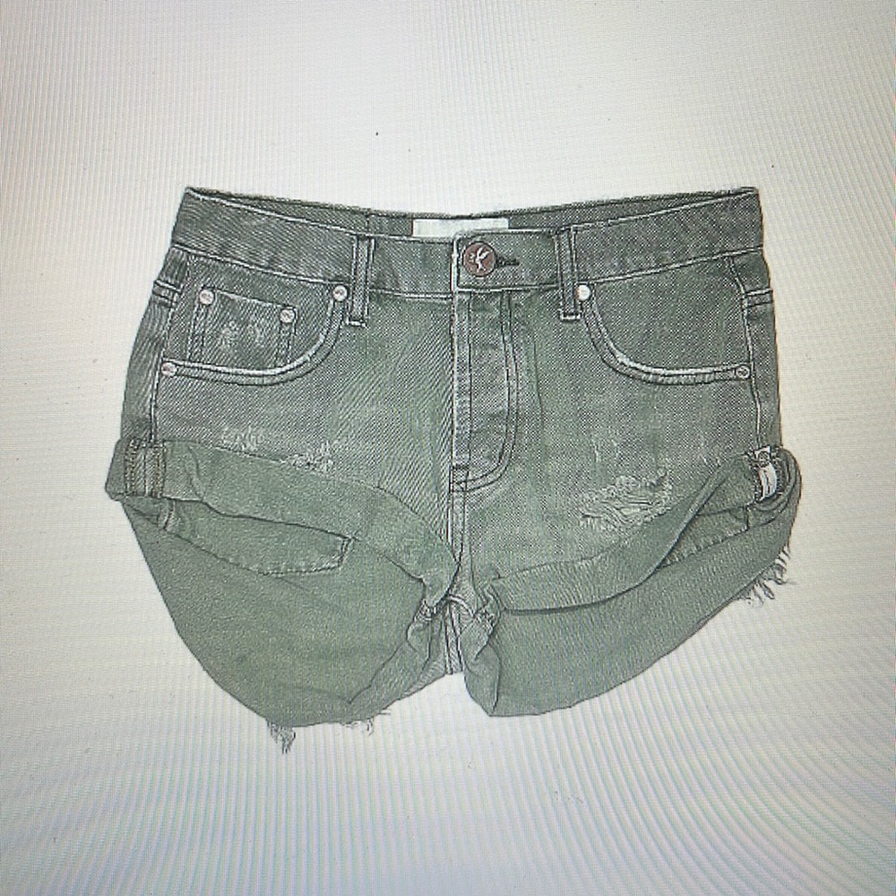 One Tea Spoon Shorts